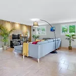 Dom wakacyjny In With Kitchen