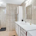 Dom wakacyjny In With Kitchen