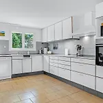 Dom wakacyjny In With Kitchen *