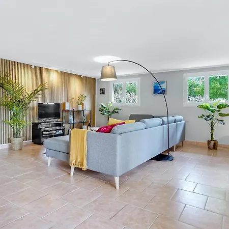 Holiday home In With Kitchen